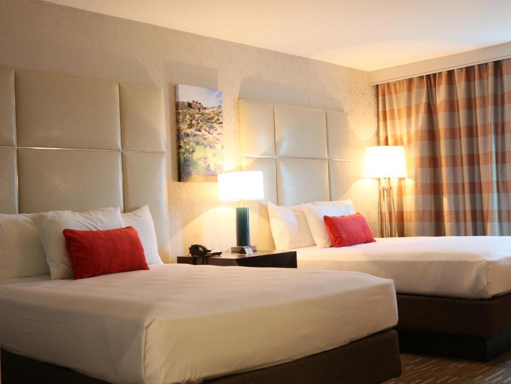 Deluxe Queen Room with Two Queen Beds interior
